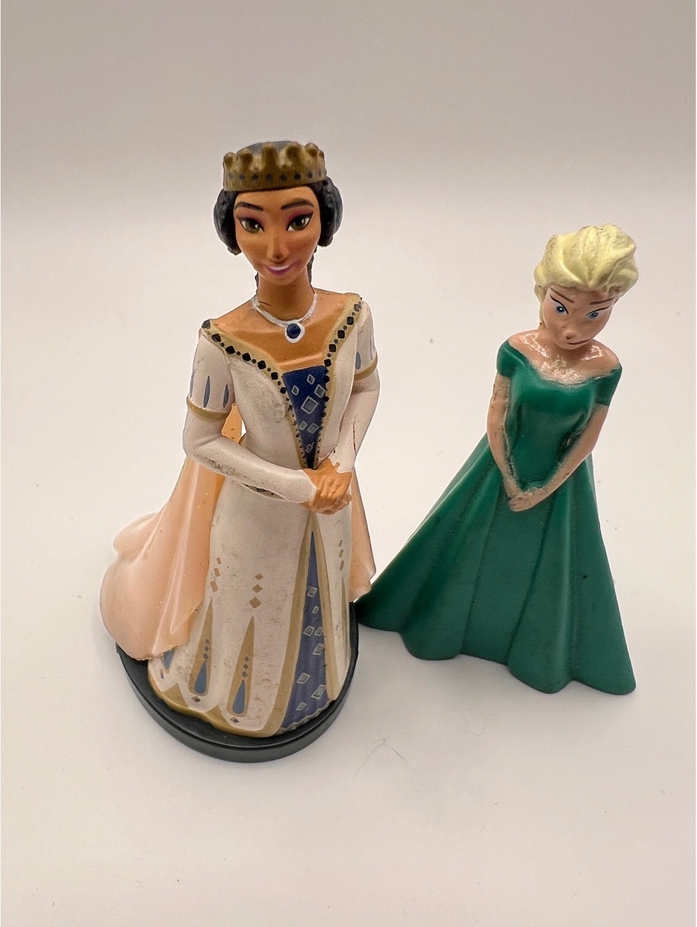 Set of 2 Disney Frozen Elsa and Queen Amaya Action Figures Cake Topper